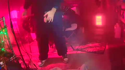 Snapshot of punkrunr083 chatting on February 13, 7:35 am punkrunr083 online show from February 13, 7:35 am