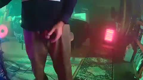 Snapshot of punkrunr083 chatting on February 26, 7:42 am punkrunr083 online show from February 26, 7:42 am