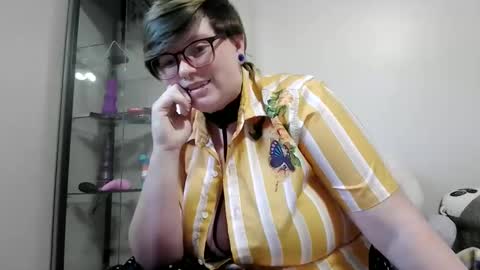 Snapshot of pupghostt chatting on December 17, 7:31 pm PupGhostt online show from December 17, 7:31 pm