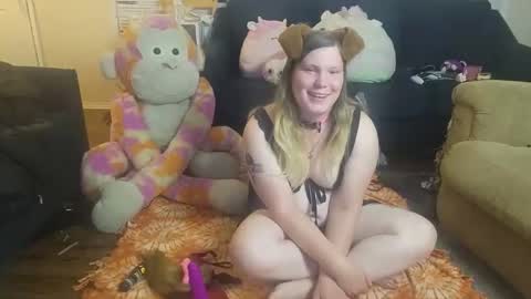 Snapshot of puppygirllovestobeg chatting on June 7, 7:12 am puppygirllovestobeg online show from June 7, 7:12 am