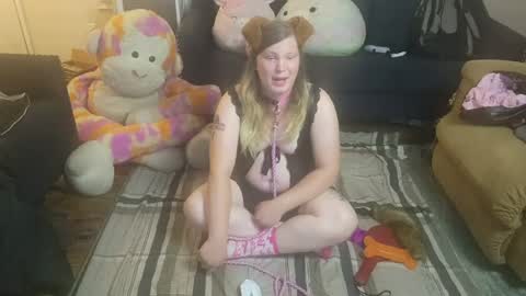 Snapshot of puppygirllovestobeg chatting on June 28, 7:36 am puppygirllovestobeg online show from June 28, 7:36 am
