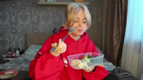 Katty online show from February 9, 1:26 pm