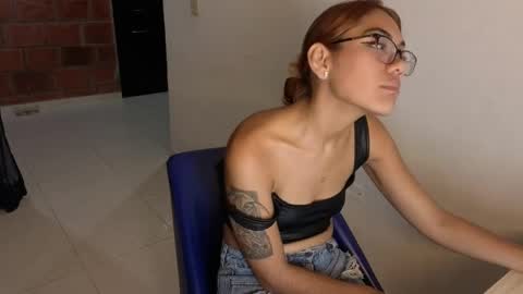 Snapshot of purepleasure25 chatting on April 6, 11:27 pm purepleasure25 online show from April 6, 11:27 pm
