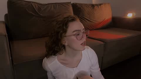 Snapshot of purity_ring chatting on February 6, 11:37 pm Marie online show from February 6, 11:37 pm