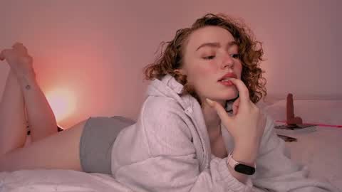 Snapshot of purity_ring chatting on July 10, 5:59 pm Marie online show from July 10, 5:59 pm
