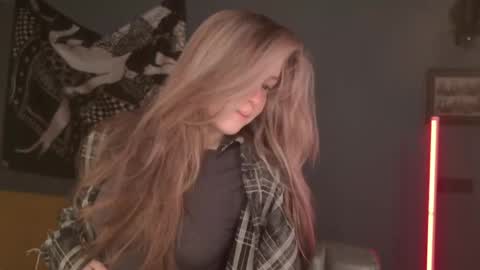 Snapshot of purple_averge chatting on April 22, 9:22 am Bella online show from April 22, 9:22 am