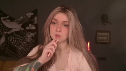 Snapshot of purple_averge chatting on April 24, 7:44 am Bella online show from April 24, 7:44 am