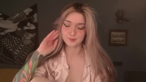 Snapshot of purple_averge chatting on April 25, 9:34 am Bella online show from April 25, 9:34 am
