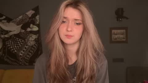 Snapshot of purple_averge chatting on April 25, 1:41 pm Bella online show from April 25, 1:41 pm