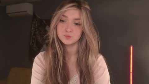 Snapshot of purple_averge chatting on May 1, 2:10 pm Bella online show from May 1, 2:10 pm
