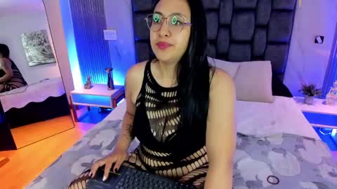 Snapshot of purpleheart_fg chatting on May 9, 3:23 am Karol online show from May 9, 3:23 am