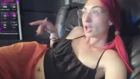 Snapshot of purplerainn69 chatting on June 15, 9:06 pm PurpleRainn69 Dina online show from June 15, 9:06 pm