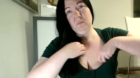 Snapshot of pussy6wetlips chatting on February 23, 4:32 am pussy6wetlips online show from February 23, 4:32 am