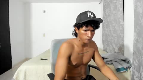 Snapshot of pyke_cum chatting on January 19, 6:20 am pyke_cum online show from January 19, 6:20 am