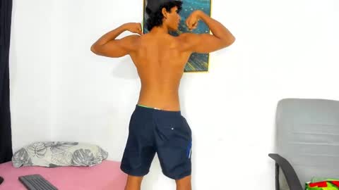 Snapshot of pyke_cum chatting on January 25, 6:34 am pyke_cum online show from January 25, 6:34 am