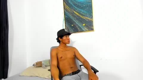 Snapshot of pyke_cum chatting on January 31, 8:43 am pyke_cum online show from January 31, 8:43 am