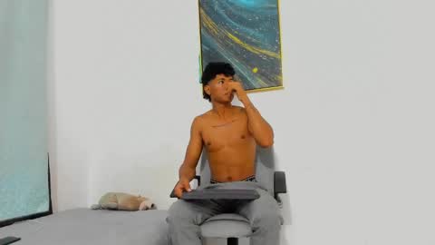 Snapshot of pyke_cum chatting on February 5, 10:19 am pyke_cum online show from February 5, 10:19 am