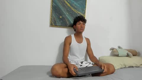 Snapshot of pyke_cum chatting on March 2, 11:20 pm pyke_cum online show from March 2, 11:20 pm