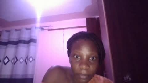 Snapshot of q_pretty chatting on July 23, 8:12 am Ivy a little girl full of dreams....be my best online show from July 23, 8:12 am