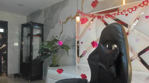 Qetsyah online show from February 14, 1:19 pm