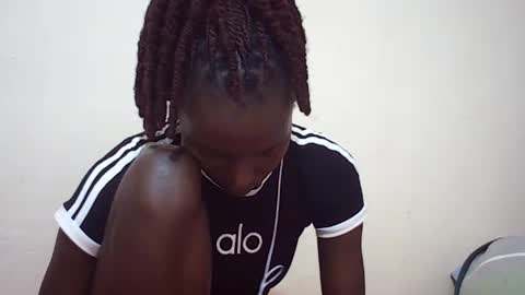 Snapshot of queen_0012 chatting on July 9, 8:18 am asher online show from July 9, 8:18 am