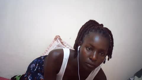 Snapshot of queen_0012 chatting on July 10, 7:45 am asher online show from July 10, 7:45 am