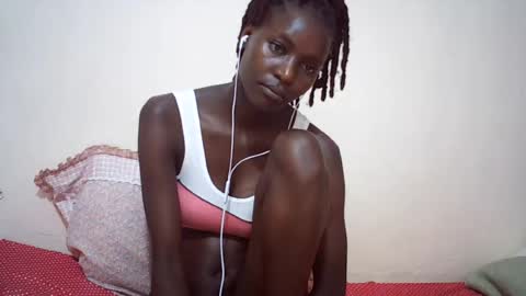 Snapshot of queen_0012 chatting on July 12, 9:06 pm asher online show from July 12, 9:06 pm