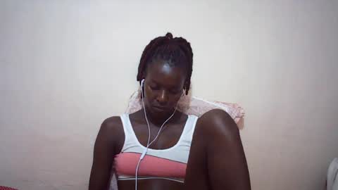 Snapshot of queen_0012 chatting on July 13, 9:12 am asher online show from July 13, 9:12 am