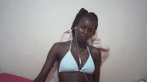 Snapshot of queen_0012 chatting on July 14, 6:07 am asher online show from July 14, 6:07 am