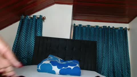 Snapshot of queen_armani chatting on February 6, 4:10 am Queen armani online show from February 6, 4:10 am