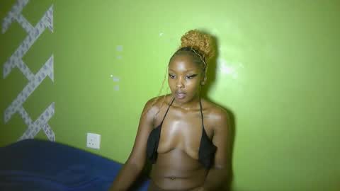 queen_dimple1 online show from May 15, 7:21 pm