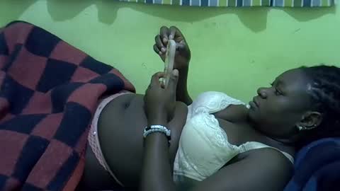 Snapshot of queen_diva01 chatting on June 11, 2:44 am queen_diva01 online show from June 11, 2:44 am