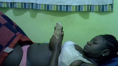 Snapshot of queen_diva01 chatting on June 12, 4:55 am queen_diva01 online show from June 12, 4:55 am