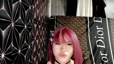 Snapshot of queen_elicktra chatting on May 7, 1:44 am JOY online show from May 7, 1:44 am