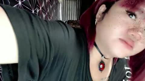 Snapshot of queen_elicktra chatting on May 18, 11:43 pm JOY online show from May 18, 11:43 pm