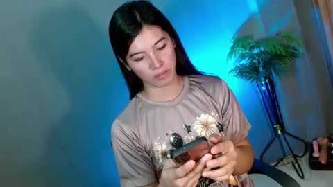 Snapshot of queen_kendalx19 chatting on February 18, 9:54 am Kendal online here from 6am-3pm philippine time online show from February 18, 9:54 am