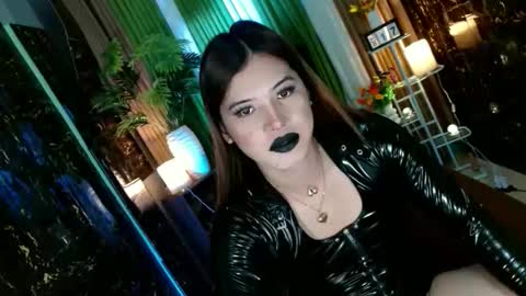 Snapshot of queen_kendalx19 chatting on October 16, 10:33 pm Kendal online here from 6am-3pm philippine time online show from October 16, 10:33 pm