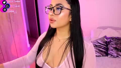 Snapshot of queen_liana chatting on December 14, 4:56 am Liana online show from December 14, 4:56 am