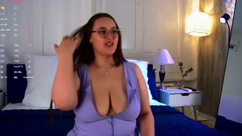 Snapshot of queen_monica chatting on June 27, 6:35 pm Monica online show from June 27, 6:35 pm