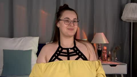 Snapshot of queen_monica chatting on July 23, 6:17 pm Monica online show from July 23, 6:17 pm