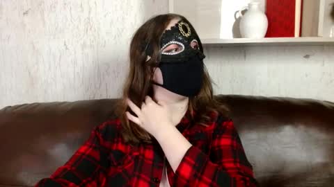 Nora online show from May 3, 11:00 pm