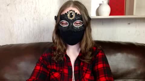 Nora online show from May 9, 10:15 pm