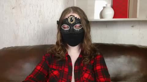 Nora online show from May 13, 11:00 pm
