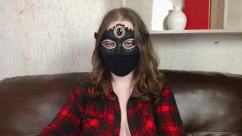 Nora online show from May 14, 11:00 pm