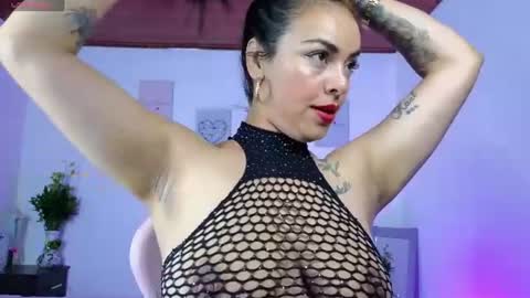Snapshot of queen_nyxx chatting on July 1, 10:20 pm QueenNyx online show from July 1, 10:20 pm