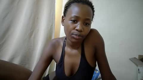 Snapshot of queen_slender chatting on May 5, 7:49 am queen_slender online show from May 5, 7:49 am