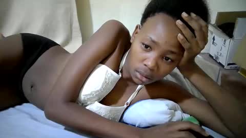 Snapshot of queen_slender chatting on May 29, 7:17 am queen_slender online show from May 29, 7:17 am