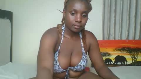 Snapshot of queen_wow2 chatting on April 12, 7:19 pm queen online show from April 12, 7:19 pm