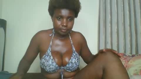 Snapshot of queen_wow2 chatting on April 24, 11:45 am queen online show from April 24, 11:45 am