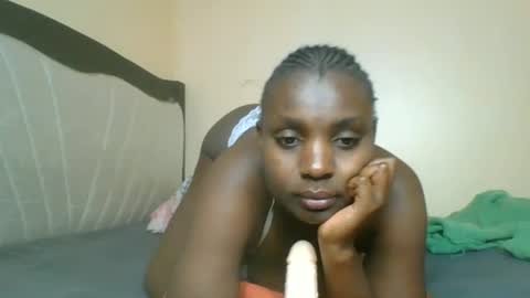 Snapshot of queen_wow2 chatting on June 12, 2:27 pm queen online show from June 12, 2:27 pm